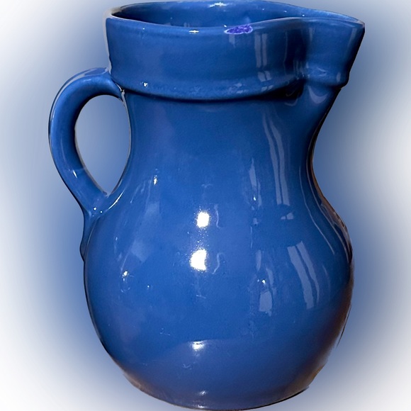 COBALT BLUE CERAMIC PITCHER 8”tall x5”x5” Unique pouring spout FARMHOUSE POTTERY - Picture 2 of 5